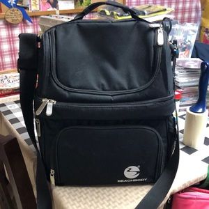 BEACHBODY BLACK LUNCH BAG